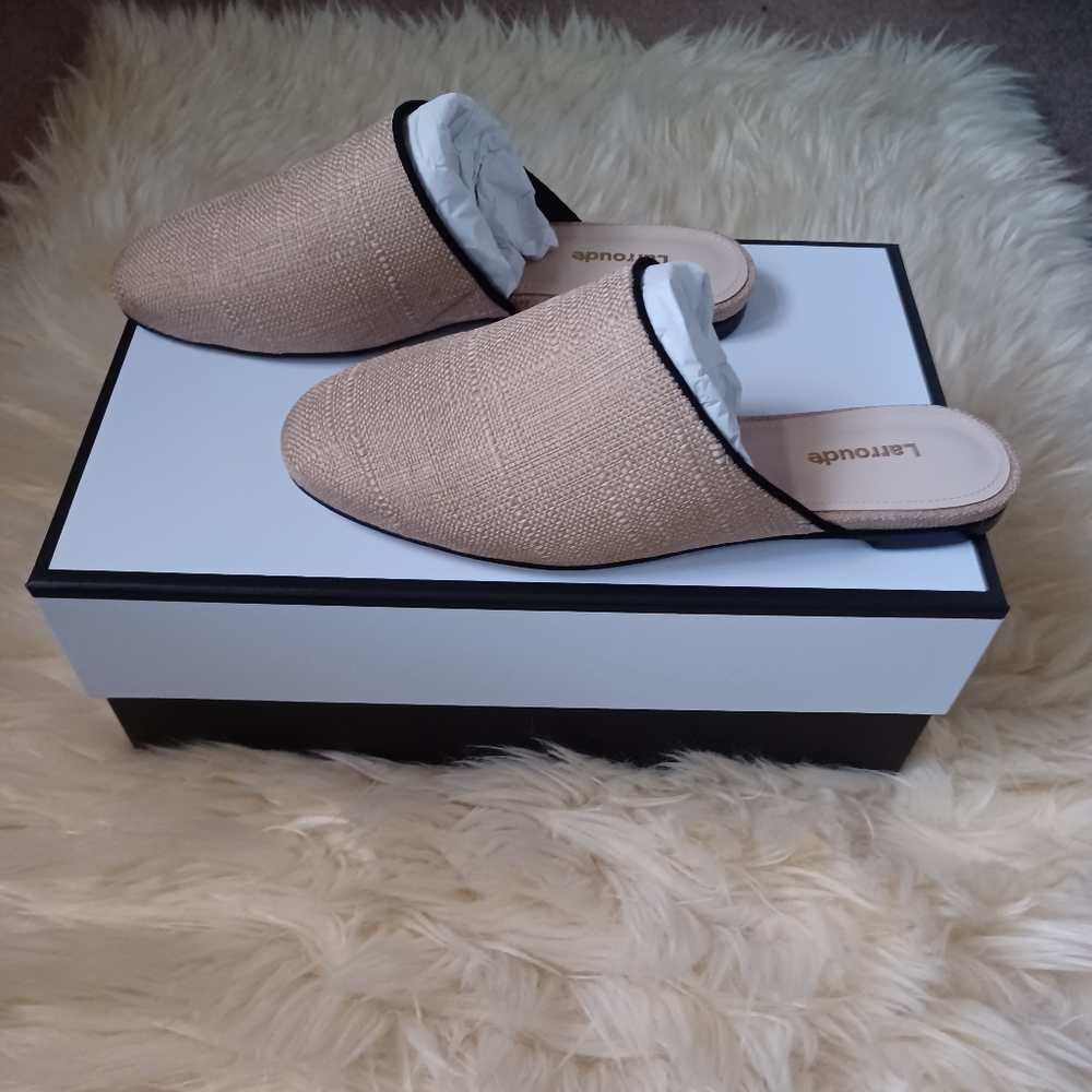 NWB, LARROUDE VENICE FLAT MULE